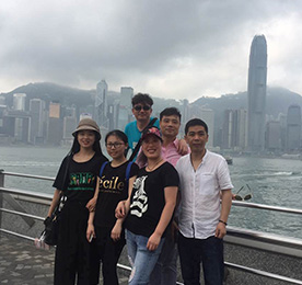 关于这次公司组织的旅游活动，目的是既让大家在每日繁忙的工作之余能有一个身心放松的过程体验，又是提供员工外出学习交流减压的好机会，重要的是在体现出集团对职工关怀的基础上，如何把团队精神融入到活动中，营造员工团结凝聚、活跃、奋进的氛围。
2016年4月7日上午在常总的安排下大家品尝了非常丰盛地道的港式早茶。