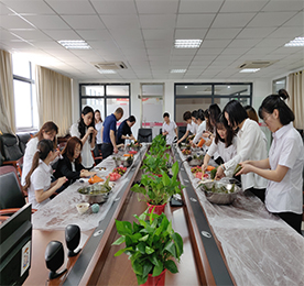 6月5日，江苏安博电竞集团组织开展了以”融融端午情，团圆‘易’家兴”为主题的端午节民俗文化系列活动。