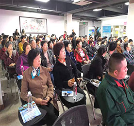 无霾暖冬，康养静心。2019年11月17日上午，铂悦旅游巽寮湾康养旅游产品说明会在安博电竞新零售三楼会议室召开。铂悦旅游总经理黄贤萍女士、铂悦旅游副总经理邹庭辉先生以及受邀的客户们共120余位出席了本次产品说明会。 