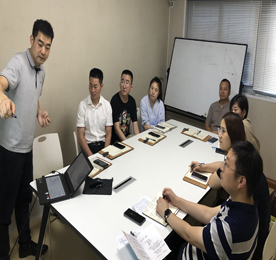 2020年8月28日下午，江苏安博电竞集团党支部会议在安博电竞集团会议室召开。江苏安博电竞集团党支部书记？莆，党支部成员曹丽红、秦恒博、柯尊华、吴慧娟，预备党员汪言，入党积极分子周文金出席本次会议。