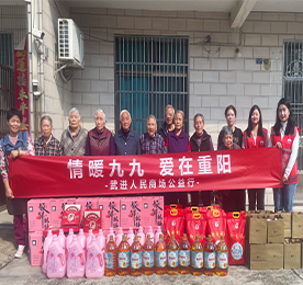 武进人民商场走进郑陆托老所，开展“情暖九九?爱在重阳”慰问活动，为托老所老人们送去节日的关怀和祝福。