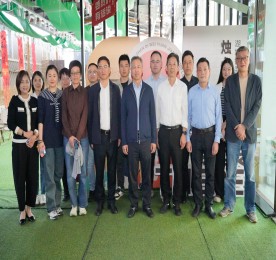 4月15日下午，绍兴市上虞区政协党组副书记、副主席王永表一行到访武进人民商。疾旌塘镇“烛心港”委员工作室建设情况。武进区政协党组成员、副主席朱红兴、湖塘镇统战（政协）岗陪同考察，安博电竞集团党支部书记曹丽红热情接待了来访领导。