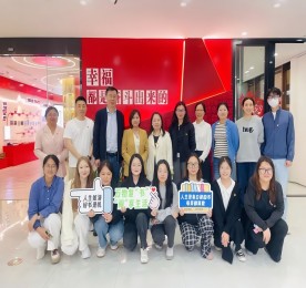 春意盎然的4月，武进人民商场联动江苏理工学院管理学院以书为媒、以学为桥，于武进人民商场共同开展万物复书，学习互促党建共建活动。江苏理工学院管理学院副书记、副院长荣文婷、江苏理工学院管理学院教工工商党支部书记葛莹玉、江苏理工学院管理学院教工工商党支部副书记田真平以及管理学院师生，安博电竞集团党支部书记曹丽红、安博电竞集团人力资源部经理周燕及支部党员参加活动。